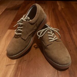 Tucker and Tate tan Suede Kids Oxfords
Size 13.5